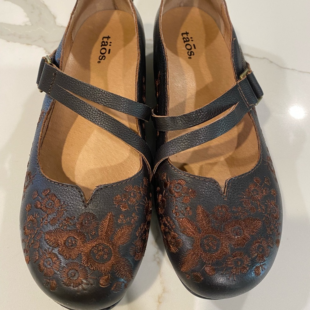 Taos brown Mary Janes